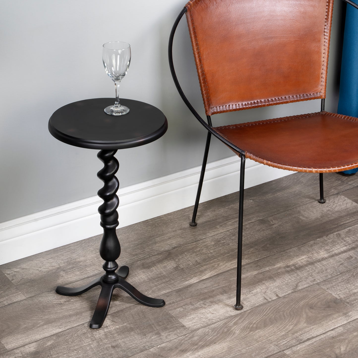 Kolmar Metal Side Table in Gray 2667025