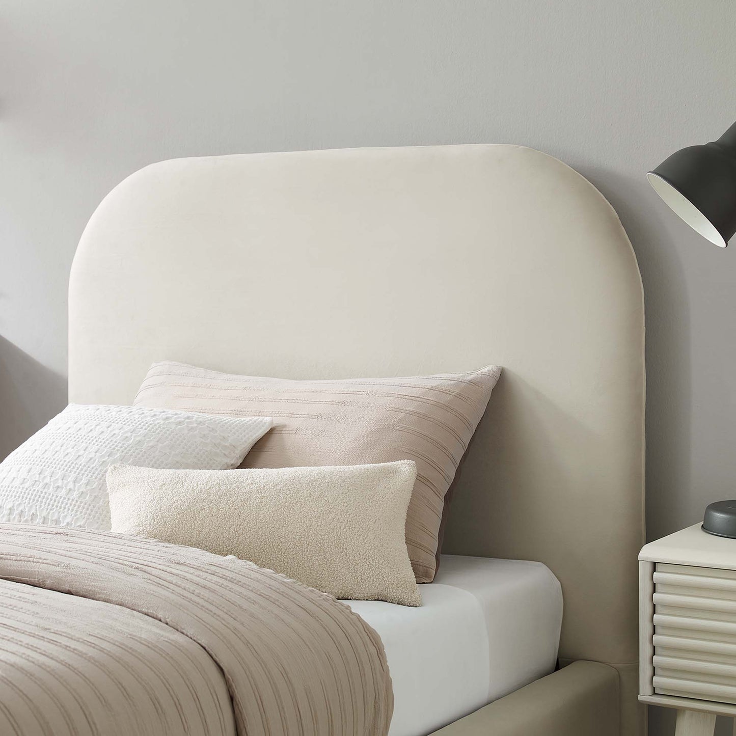 Keynote Performance Velvet Curved Platform Bed by Modway