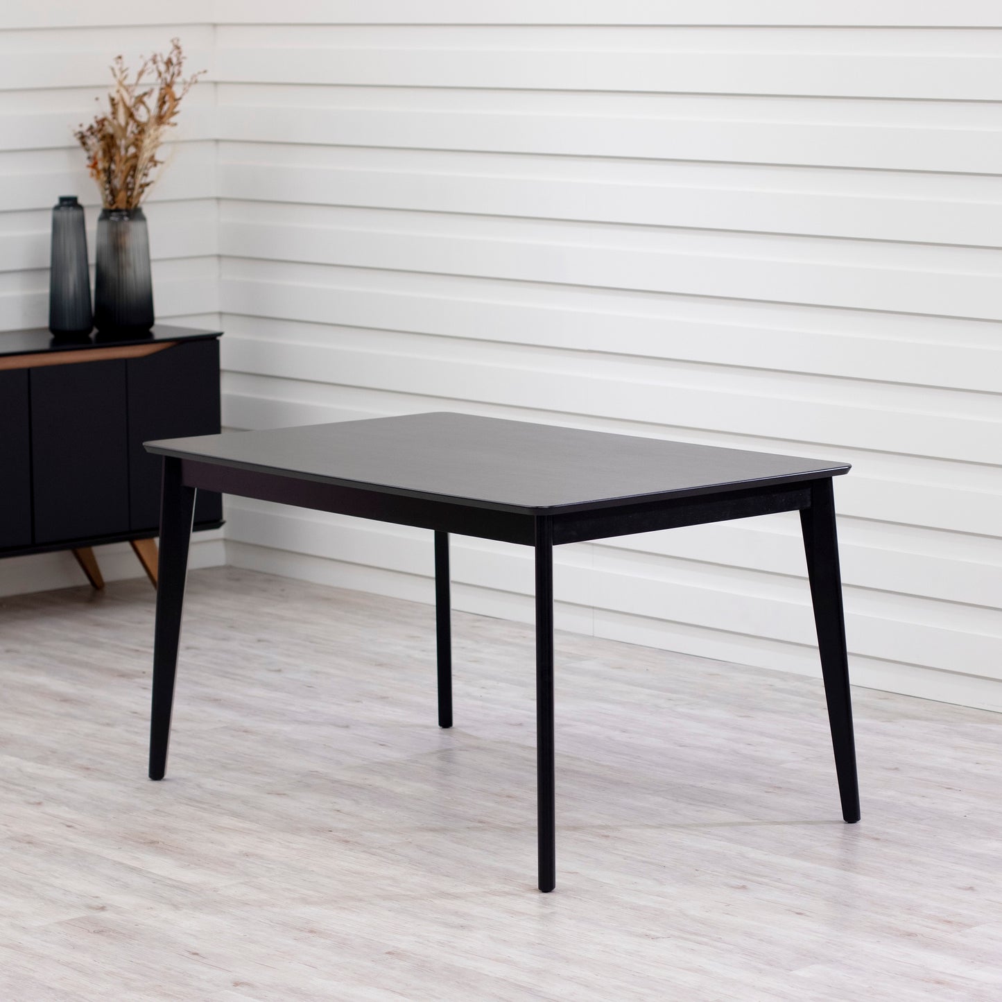 Manhattan Comfort Tudor 53.34 Dining Table in Black 1027551