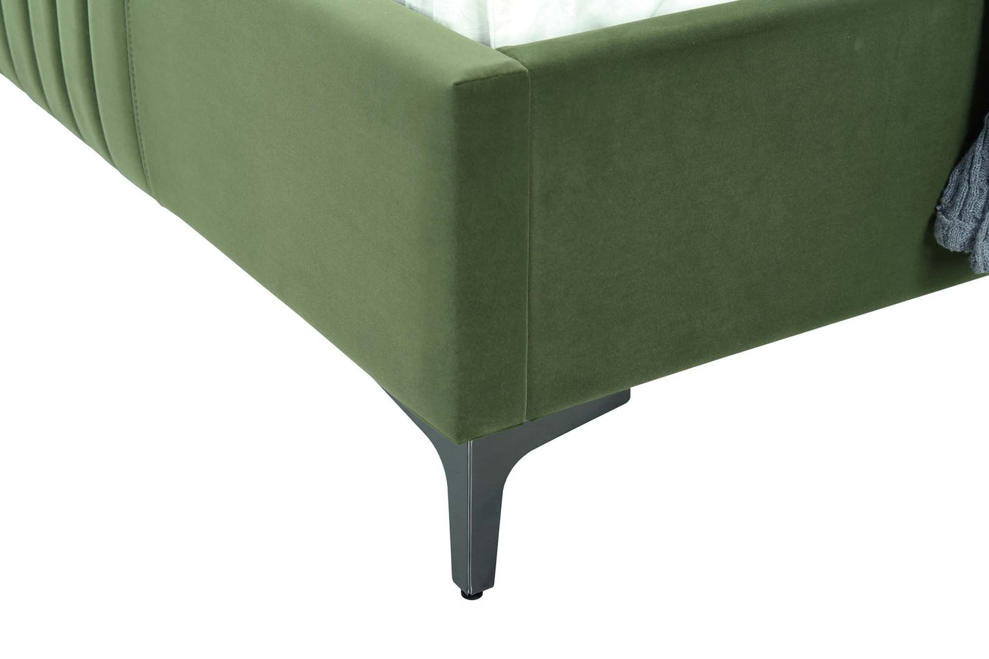 Manhattan Comfort Promenade Mid-Century Modern Velvet Upholstered Queen-Size Bed in Moss Green BD010-QN-MG