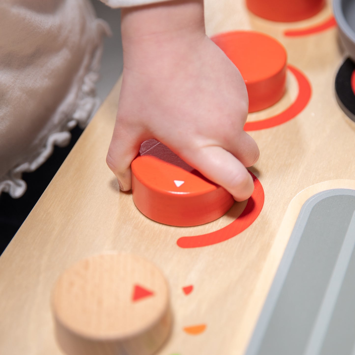 Hercules Children's Wooden Kitchen Stove for Commercial or Home Use - Safe, Kid Friendly Design Natural