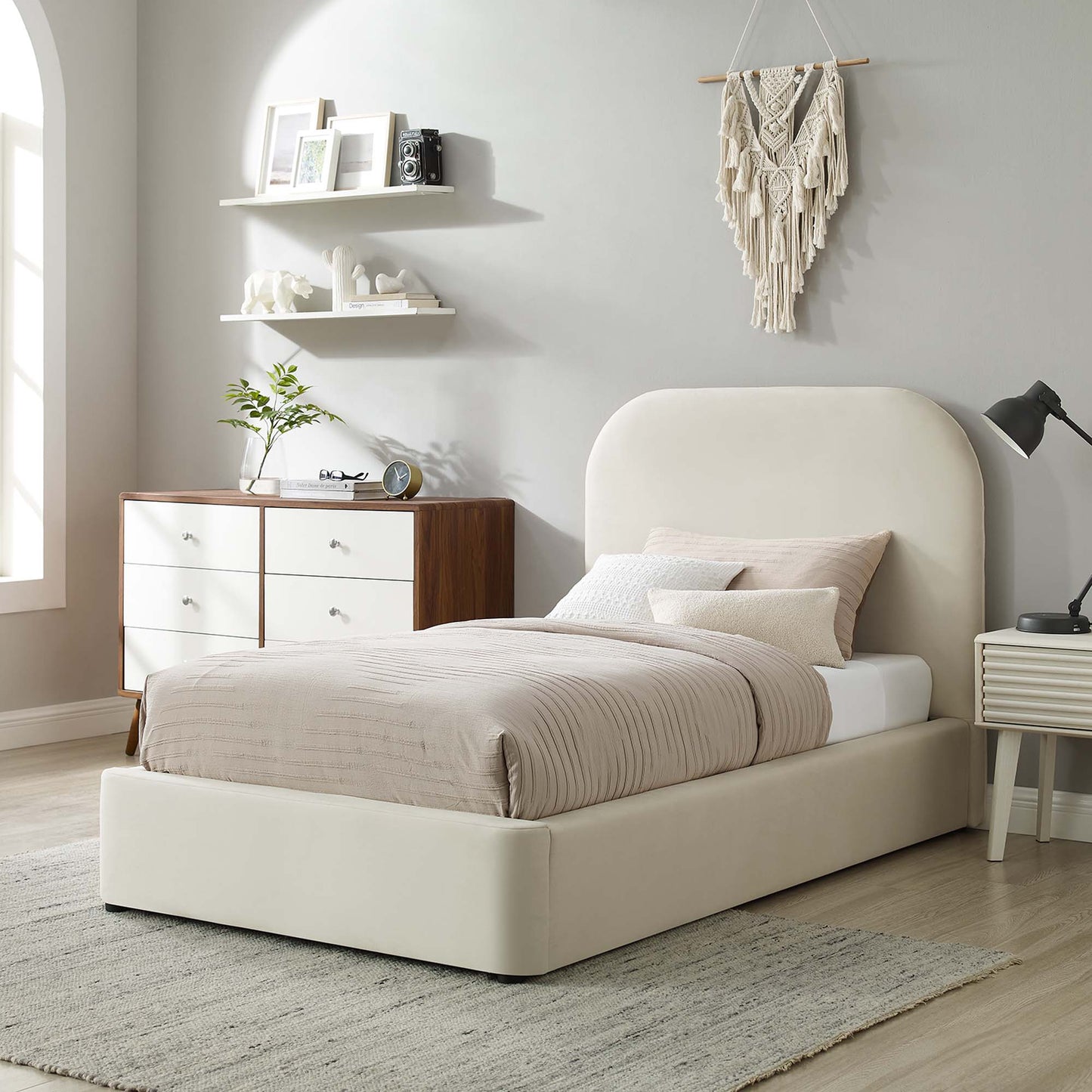Keynote Performance Velvet Curved Platform Bed by Modway