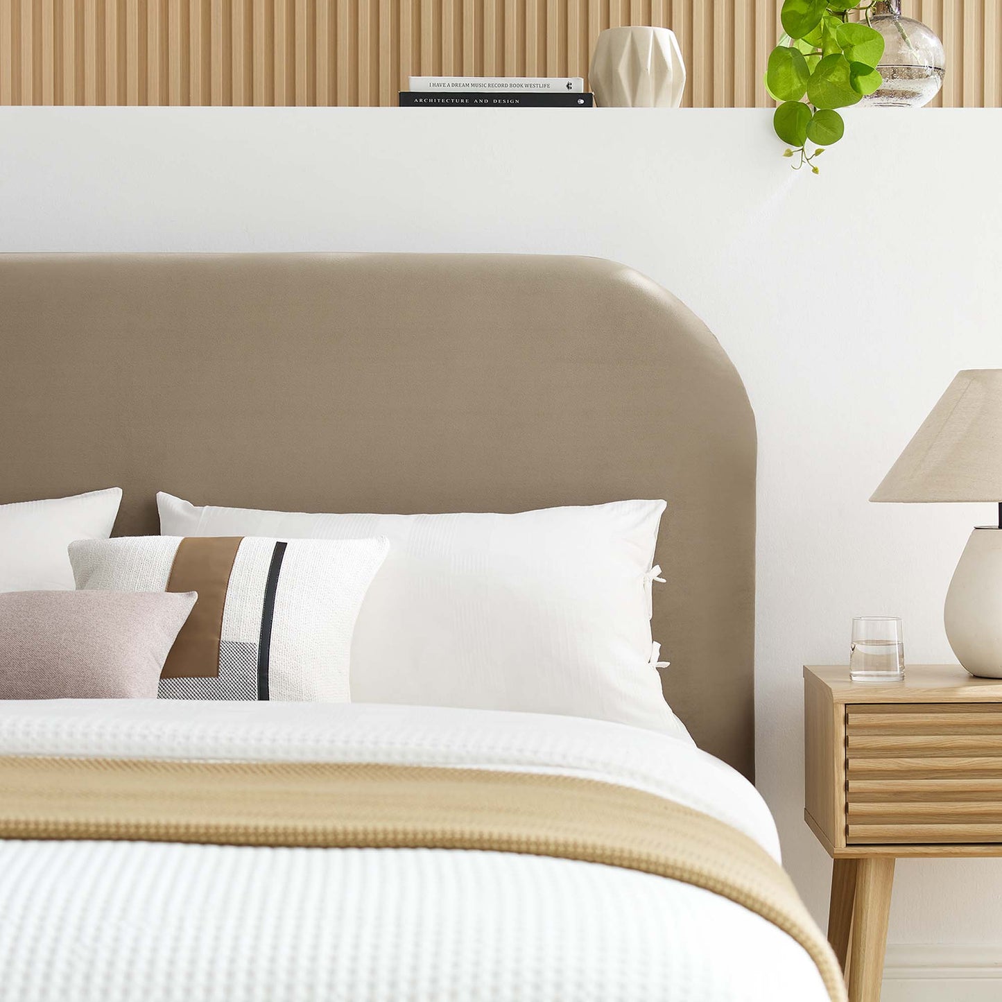 Keynote Performance Velvet Curved Platform Bed by Modway