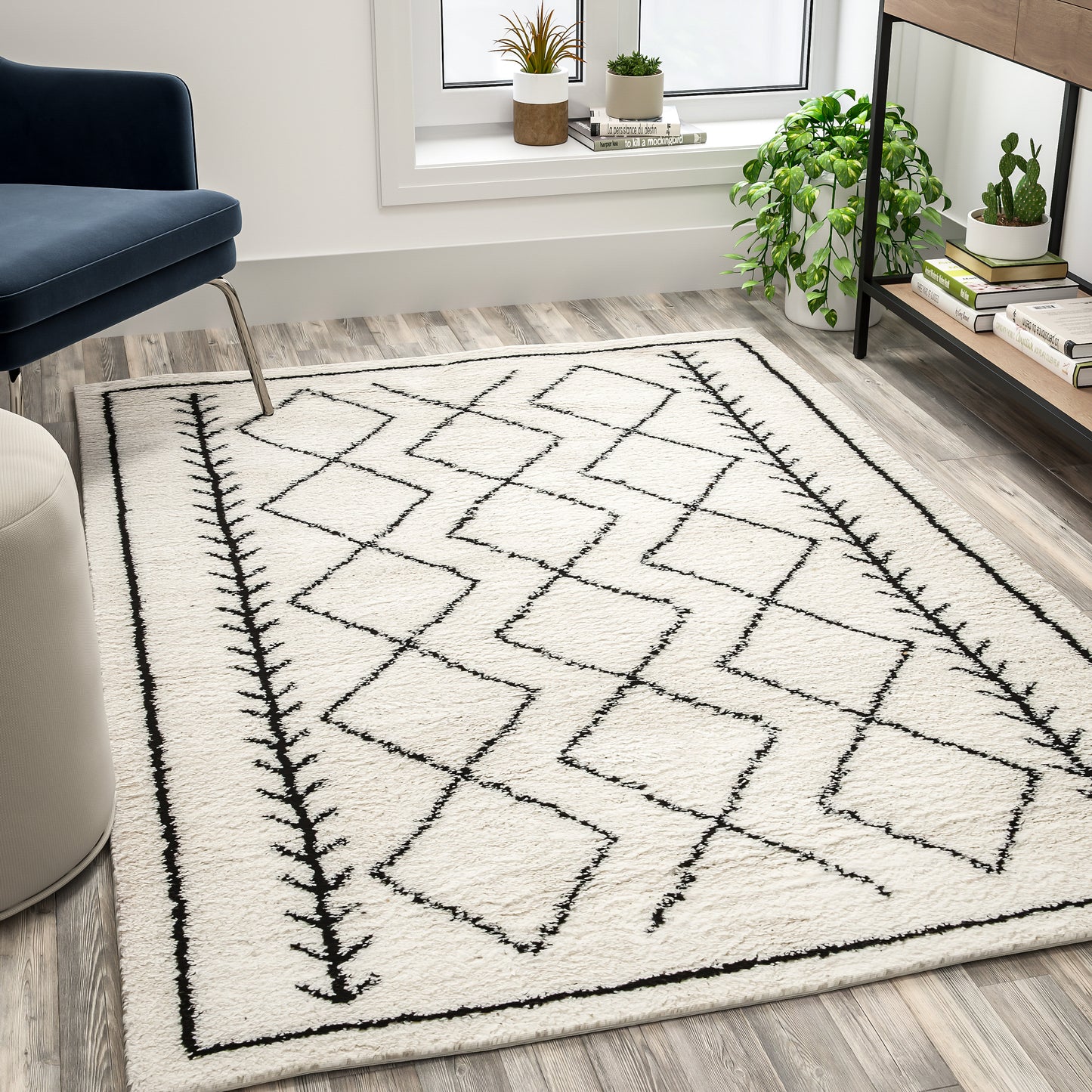 Roxy Geometric Style Bohemian Shag Area Rug - 5' x 7' - Ivory Ivory/Black