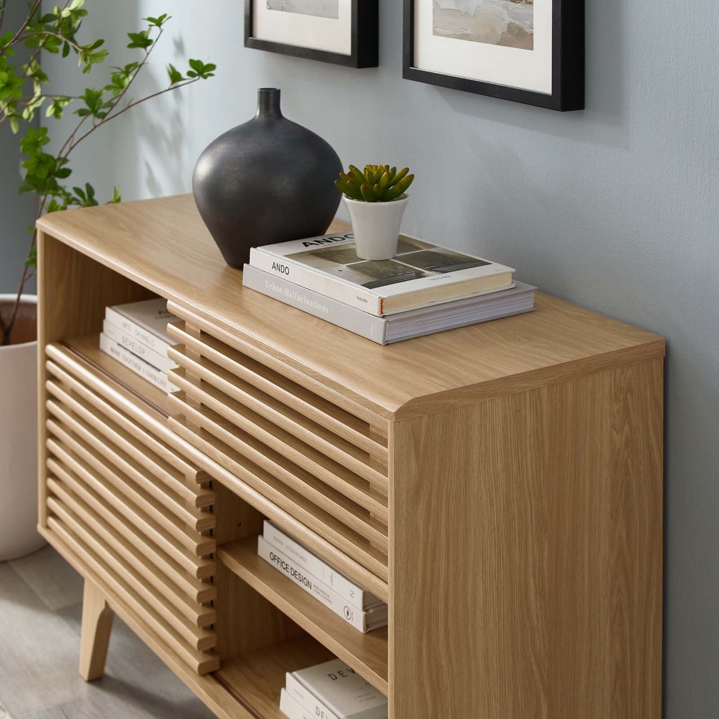 Render Display Stand Oak EEI-2542-OAK