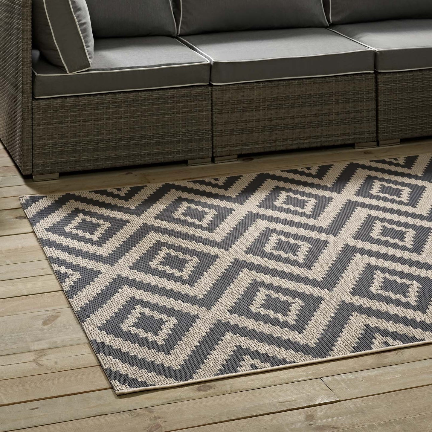 Jagged Geometric Diamond Trellis 9x12 Indoor and Outdoor Area Rug Gray and Beige R-1135A-912